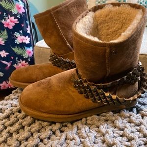 Koolaburra  by Ugg  boots